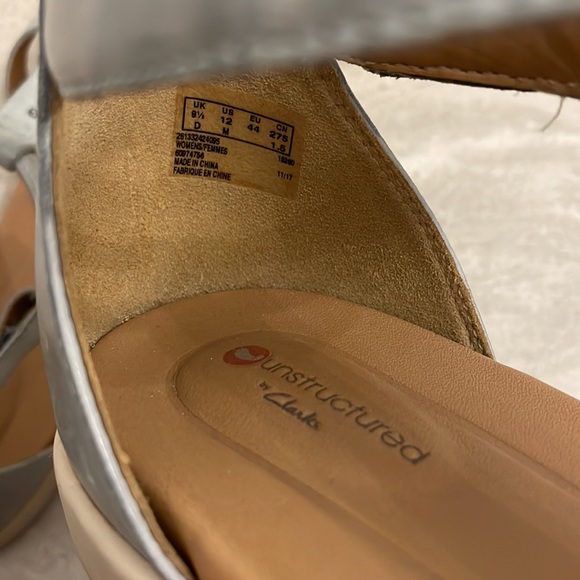 CLARKS Women’s Un Reisel Mara T Strap Sandal Size 12 - Picture 8 of 8